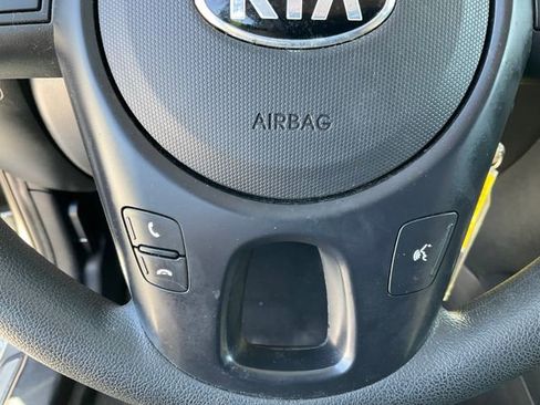 Used 2013 Kia Soul FWD image 12