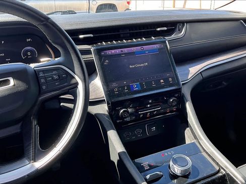 Used 2022 Jeep Grand Cherokee L Limited image 7