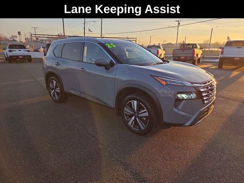 Used 2025 Nissan Rogue SL w/ SL Premium Package image 9