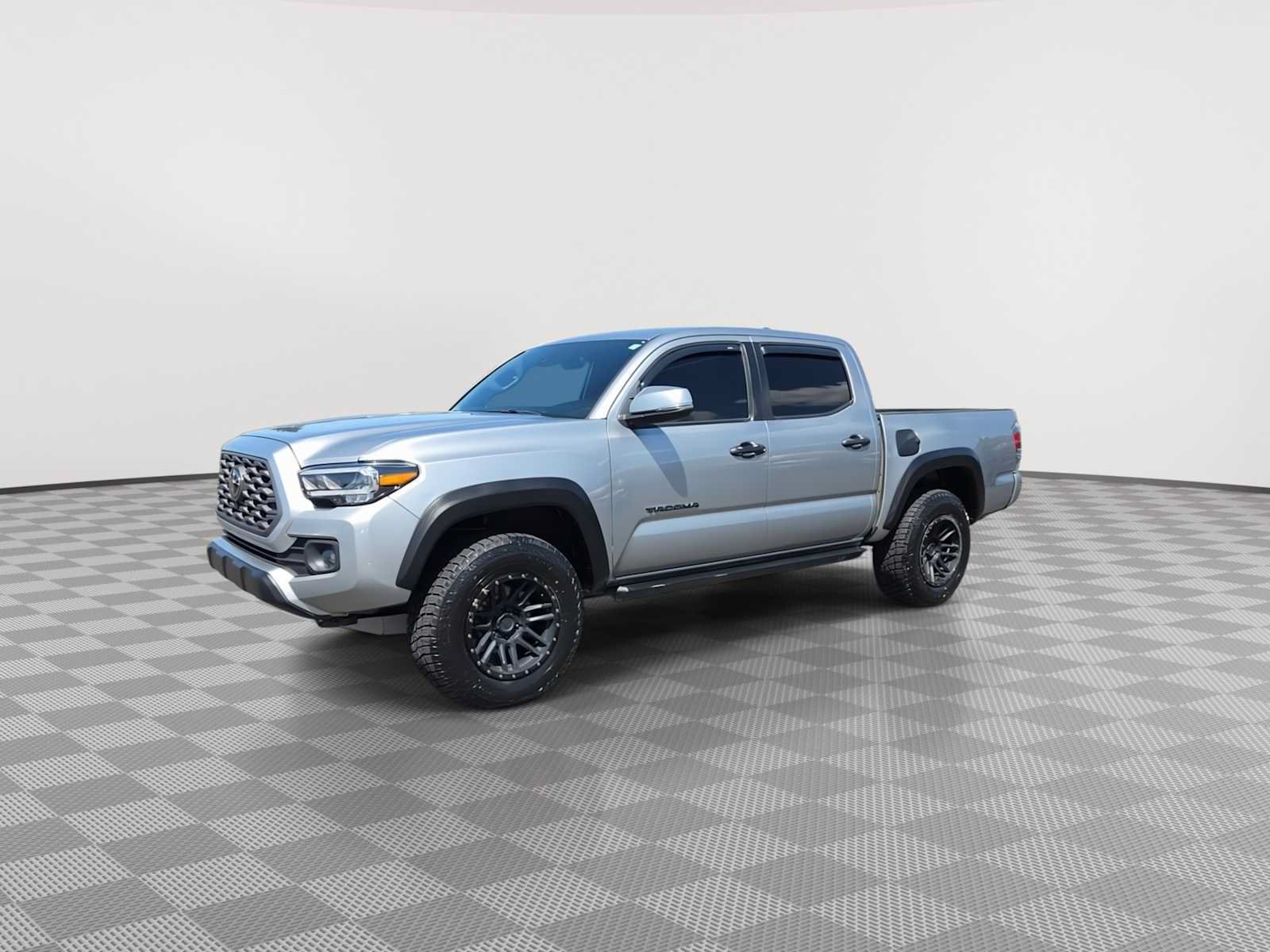 Used 2023 Toyota Tacoma TRD Off-Road w/ Advanced Technology Package AWD/4WD image 4