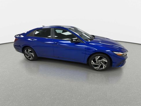 Used 2025 Hyundai Elantra Sport FWD image 2