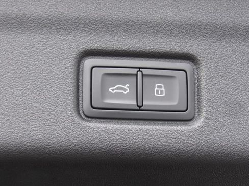 Used 2025 Audi Q6 e-tron Prestige AWD/4WD image 24