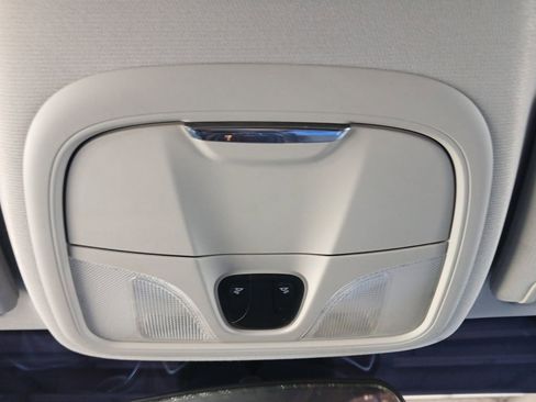 Used 2019 Jeep Cherokee Latitude w/ Popular Appearance Group image 6