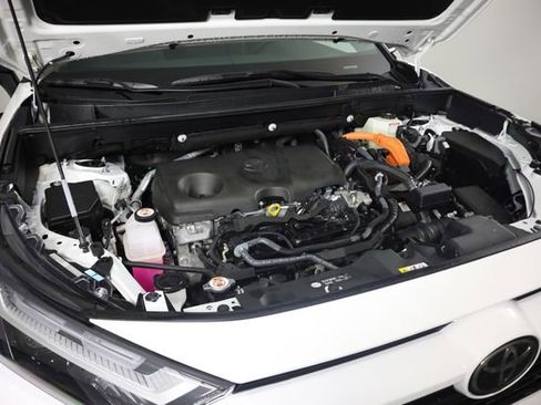 Used 2025 Toyota RAV4 LE image 17