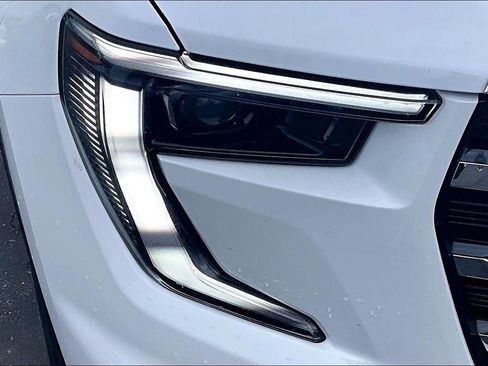 Used 2025 GMC Acadia Elevation FWD image 28