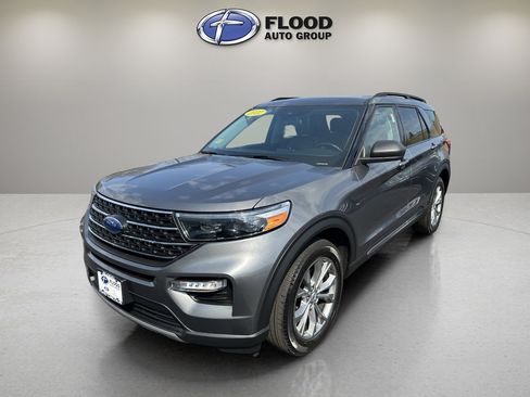 Certified 2022 Ford Explorer XLT w/ Equipment Group 202A image 3