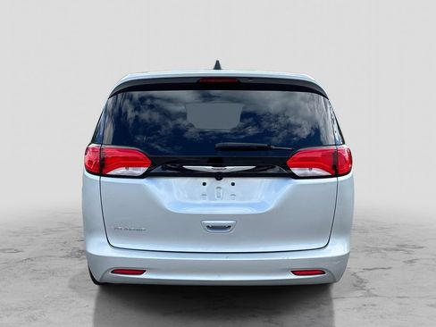 Used 2023 Chrysler Voyager LX FWD image 6