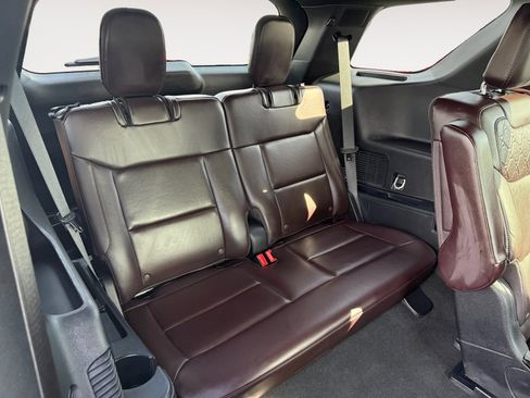 Certified 2025 Ford Explorer Platinum w/ LUX Leather Package image 19