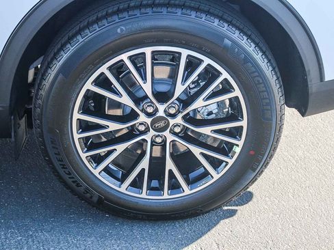 New 2025 Ford Escape SE w/ PHEV Premium Package image 11