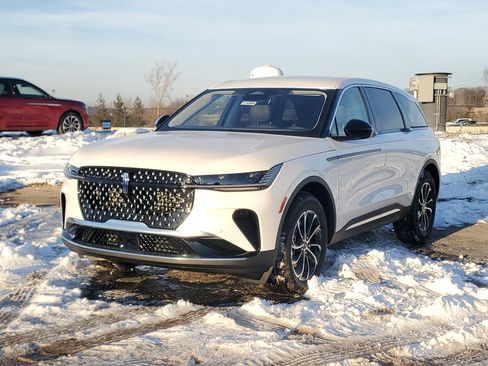 New 2026 Lincoln Nautilus Premier image 2