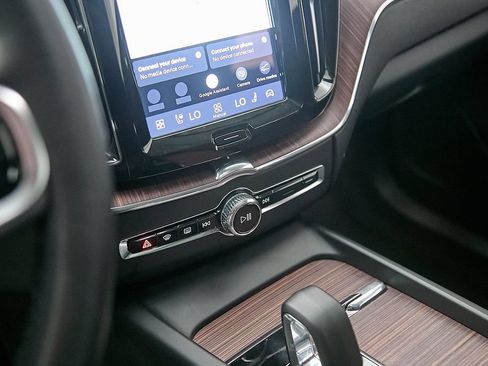 Certified 2024 Volvo XC60 T8 Plus w/ Protection Package Premier AWD/4WD image 15