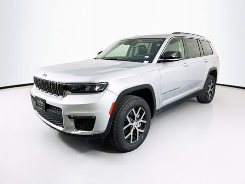 Used 2023 Jeep Grand Cherokee L Limited image 3