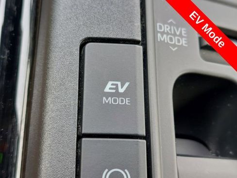 Used 2023 Toyota Prius XLE image 17