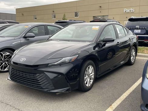 Used 2025 Toyota Camry LE w/ Convenience Package AWD/4WD image 2