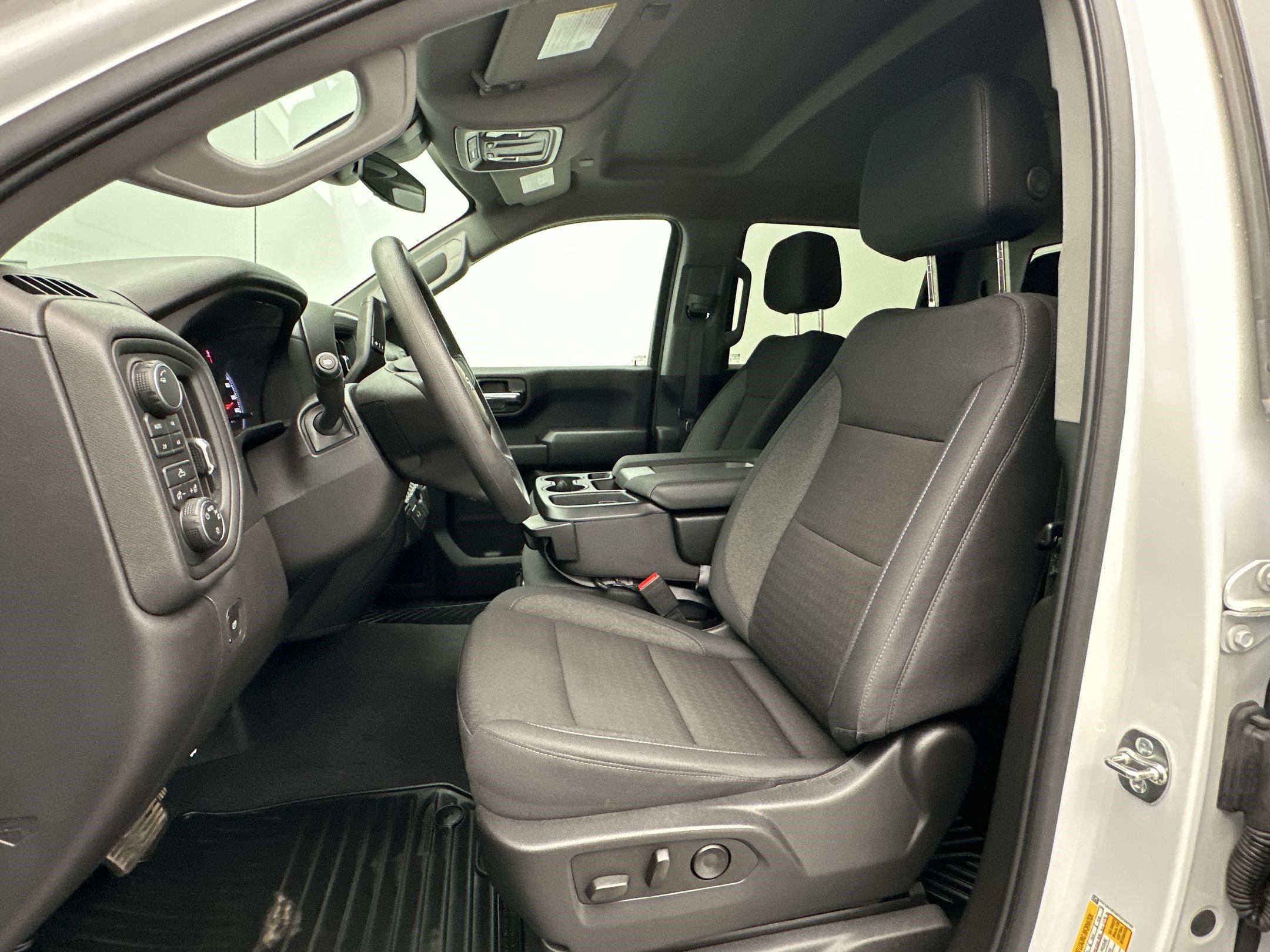 Certified 2026 Chevrolet Silverado 1500 Custom Trail Boss w/ LPO, Dark Essentials Package AWD/4WD image 5