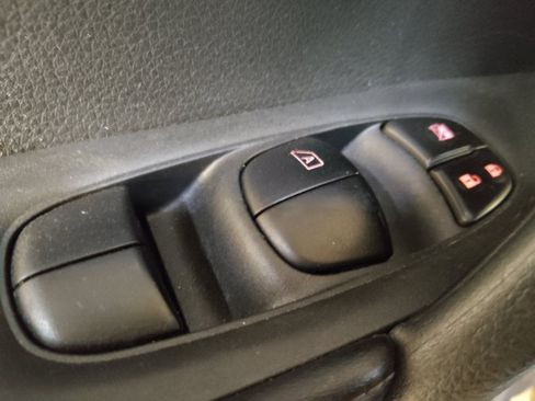 Used 2019 Nissan Rogue SV image 27