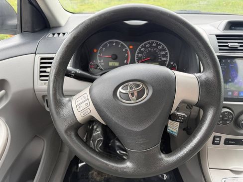Used 2013 Toyota Corolla LE FWD image 22