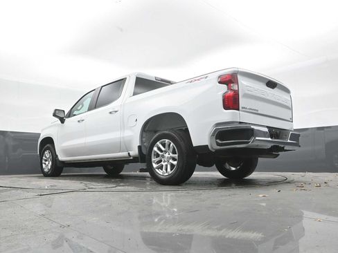 Used 2022 Chevrolet Silverado 1500 LT AWD/4WD image 38