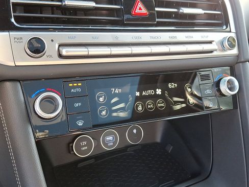 Certified 2024 Genesis G70 3.3T Advanced image 23