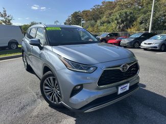 Used 2021 Toyota Highlander Platinum video 2