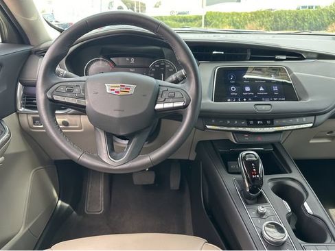 Certified 2023 Cadillac XT4 Luxury FWD image 7