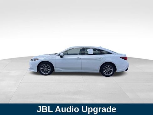 Used 2019 Toyota Avalon XLE w/ Moonroof Package FWD image 2