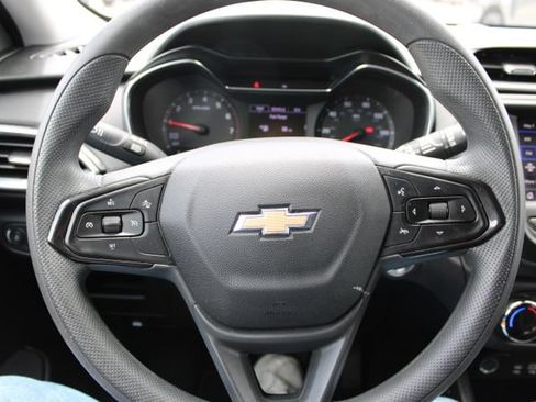 Used 2023 Chevrolet TrailBlazer LT FWD image 22