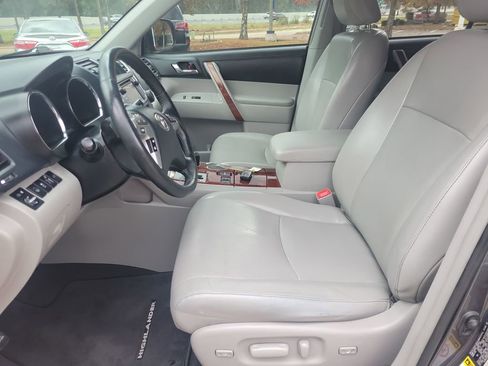 Used 2013 Toyota Highlander Limited image 17