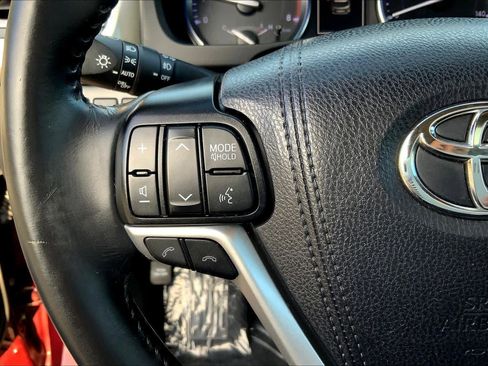 Used 2019 Toyota Highlander Limited image 22