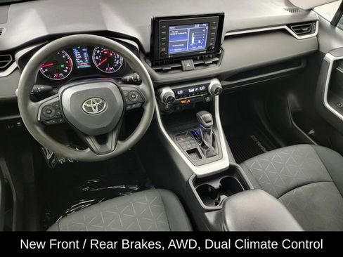 Used 2021 Toyota RAV4 XLE AWD/4WD image 32