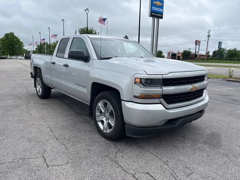 Used 2018 Chevrolet Silverado 1500 Custom w/ Custom Value Package RWD image 2