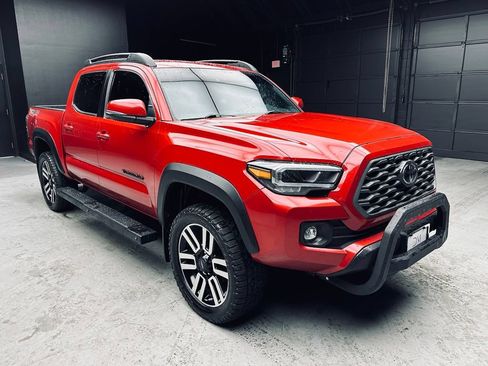 Used 2020 Toyota Tacoma TRD Off-Road AWD/4WD image 9