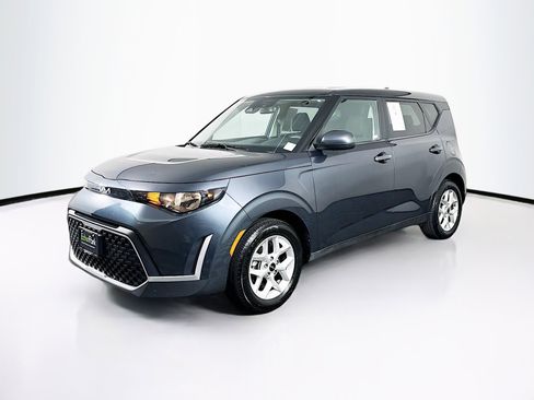 Used 2025 Kia Soul LX w/ LX Technology Package image 3