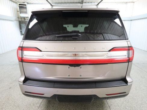 Used 2019 Lincoln Navigator L Reserve AWD/4WD image 8