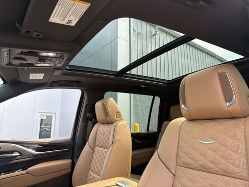 Certified 2023 Cadillac Escalade ESV Sport w/ LPO, ONYX Package AWD/4WD image 10