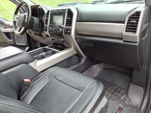Used 2018 Ford F250 Lariat w/ Lariat Ultimate Package AWD/4WD image 17