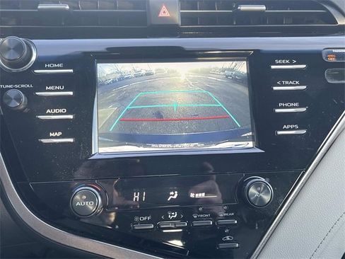 Used 2019 Toyota Camry SE image 18
