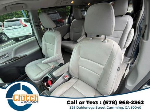 Used 2017 Toyota Sienna XLE w/ XLE Navigation Package FWD image 13