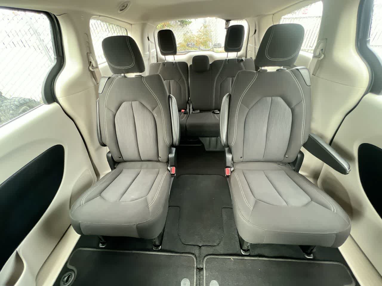 Used 2023 Chrysler Voyager LX FWD image 23