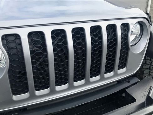 Used 2020 Jeep Gladiator Sport w/ Quick Order Package 24S image 29