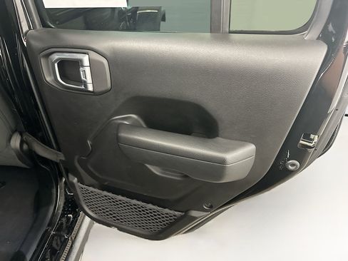 Used 2023 Jeep Wrangler Unlimited Rubicon 4xe w/ Cold Weather Group AWD/4WD image 31