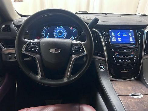 Used 2016 Cadillac Escalade Premium RWD image 3