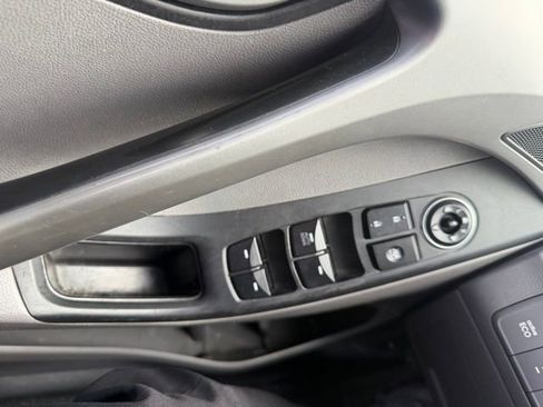 Used 2015 Hyundai Elantra SE image 17