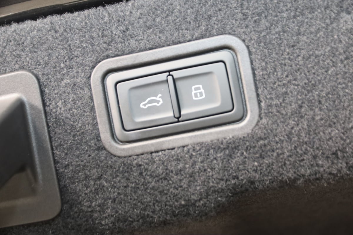 Used 2023 Audi A8 L 3.0T AWD/4WD image 47
