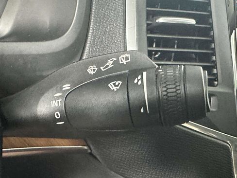 Certified 2022 Volvo XC90 T6 Momentum image 36