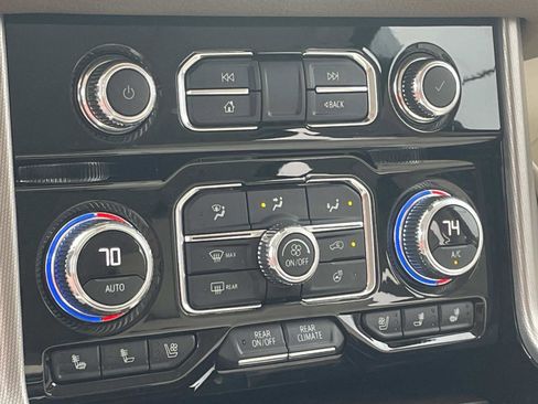 Used 2024 GMC Yukon Denali w/ Denali Reserve Package image 23