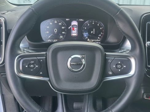 Used 2022 Volvo XC40 T5 Momentum AWD/4WD image 19