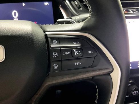 Used 2021 Jeep Grand Cherokee L Limited AWD/4WD image 19