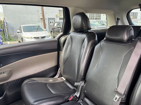 Used 2026 Kia Carnival FWD image 42
