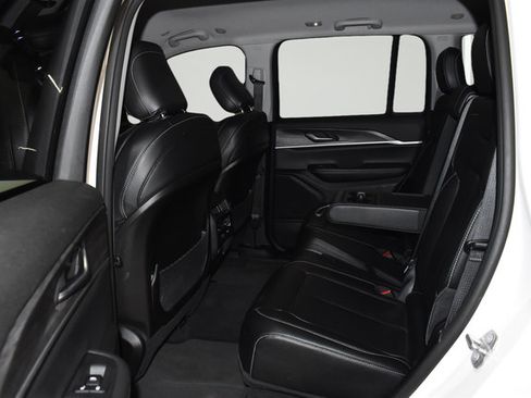 Used 2023 Jeep Grand Cherokee Limited AWD/4WD image 22